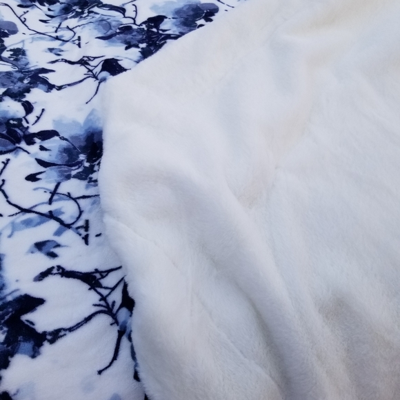 Blanket - Picture 2 of 3